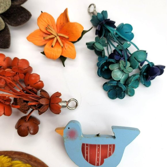 Vintage Pin and Pull Collection 10 Item Lot Felt Metal Plastic Leather CT500 - Picture 3 of 7